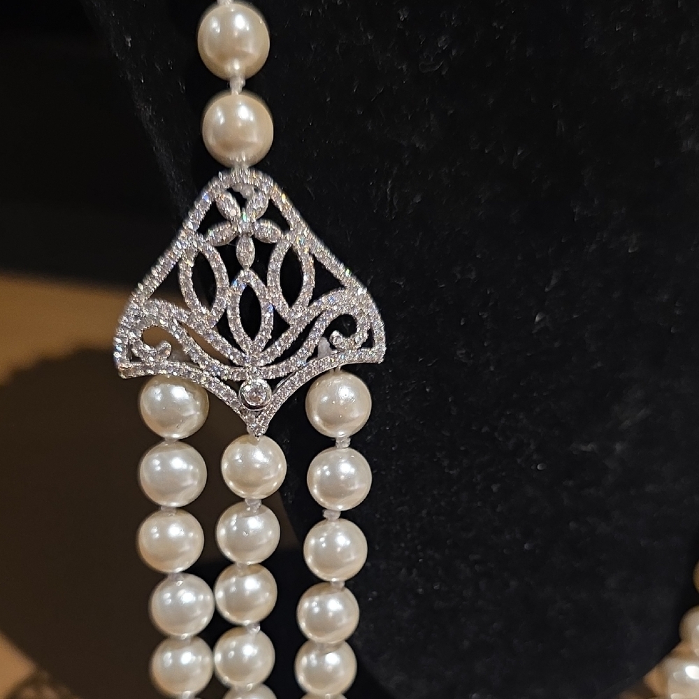 Source Unknown White Pearl Multi-Strand Necklace … - image 2